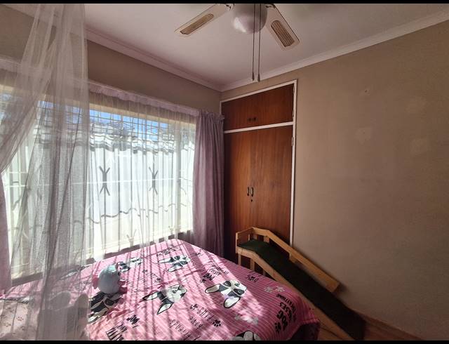 4 BEDROOM FREESTANDING FOR SALE IN STILFONTEIN EXT 4
